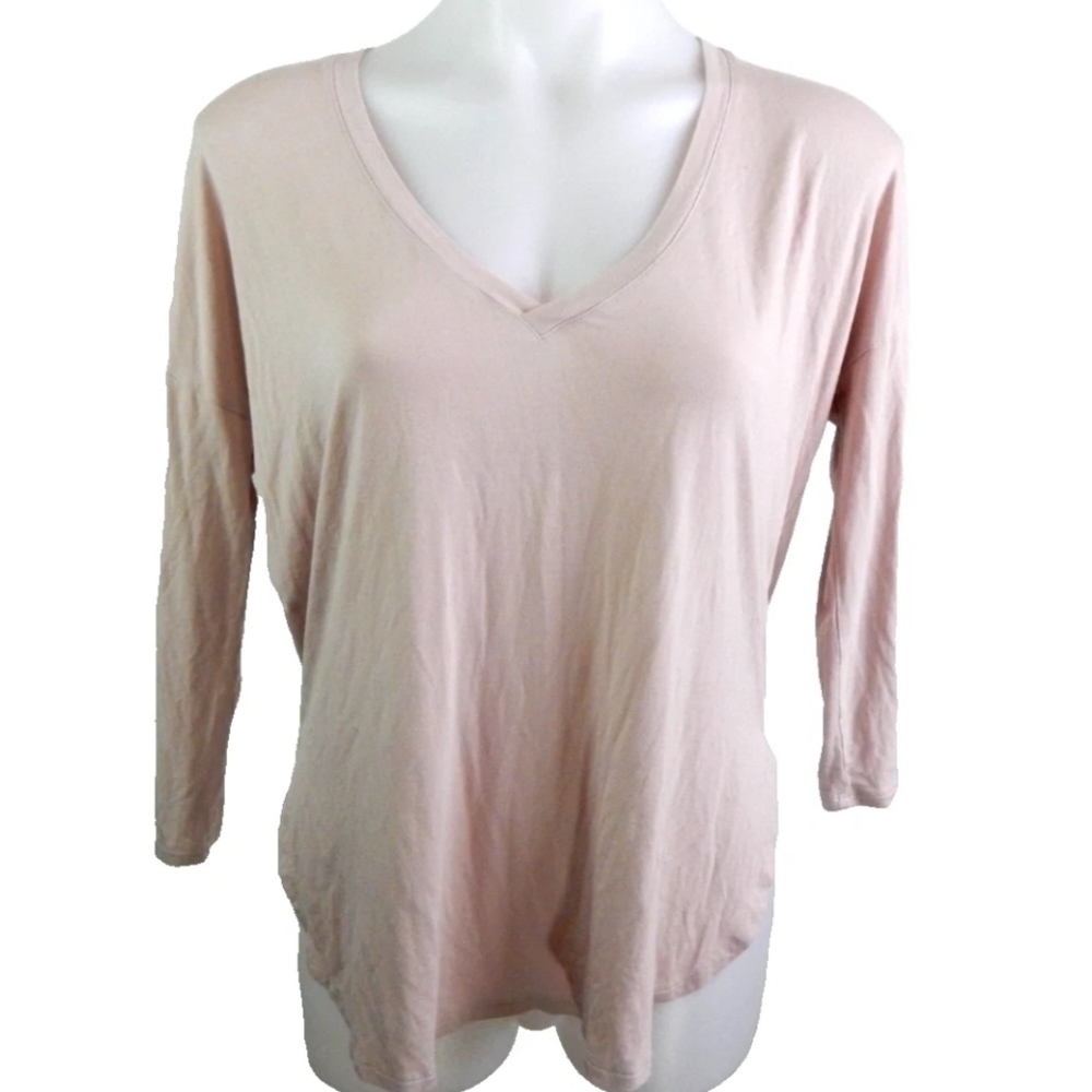 Babaton V-neck Curved Hem Top